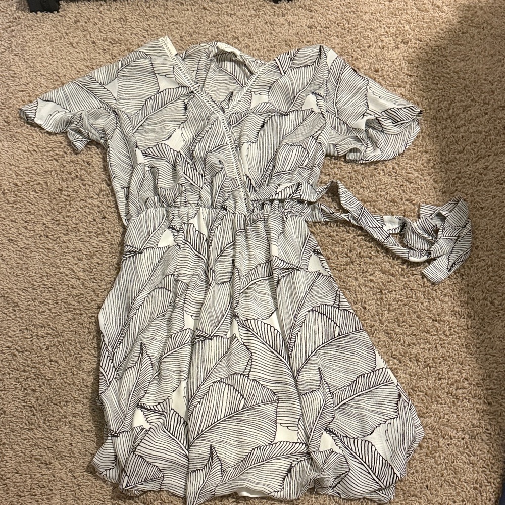 Elegant Black and White Leaf Print Dress